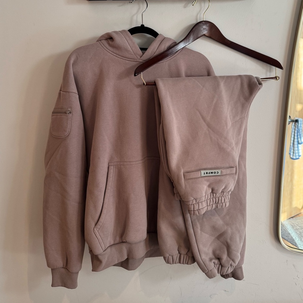 Comfrt Travel Sweatshirt & Sweatpants